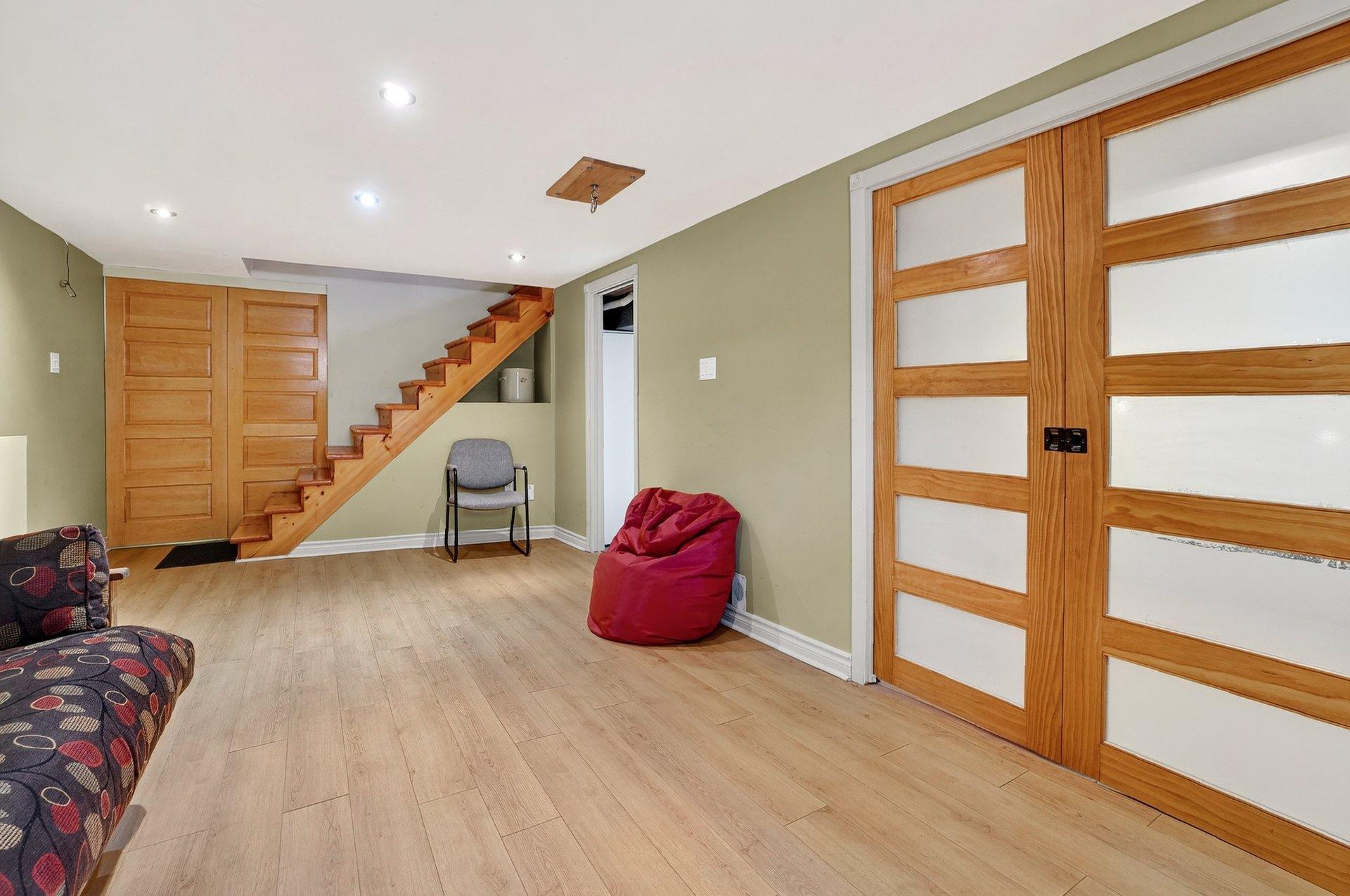 









8355


Rue Alphonse-Desjardins

,
Montréal (Saint-Léonard),




QC
H1P2V4

