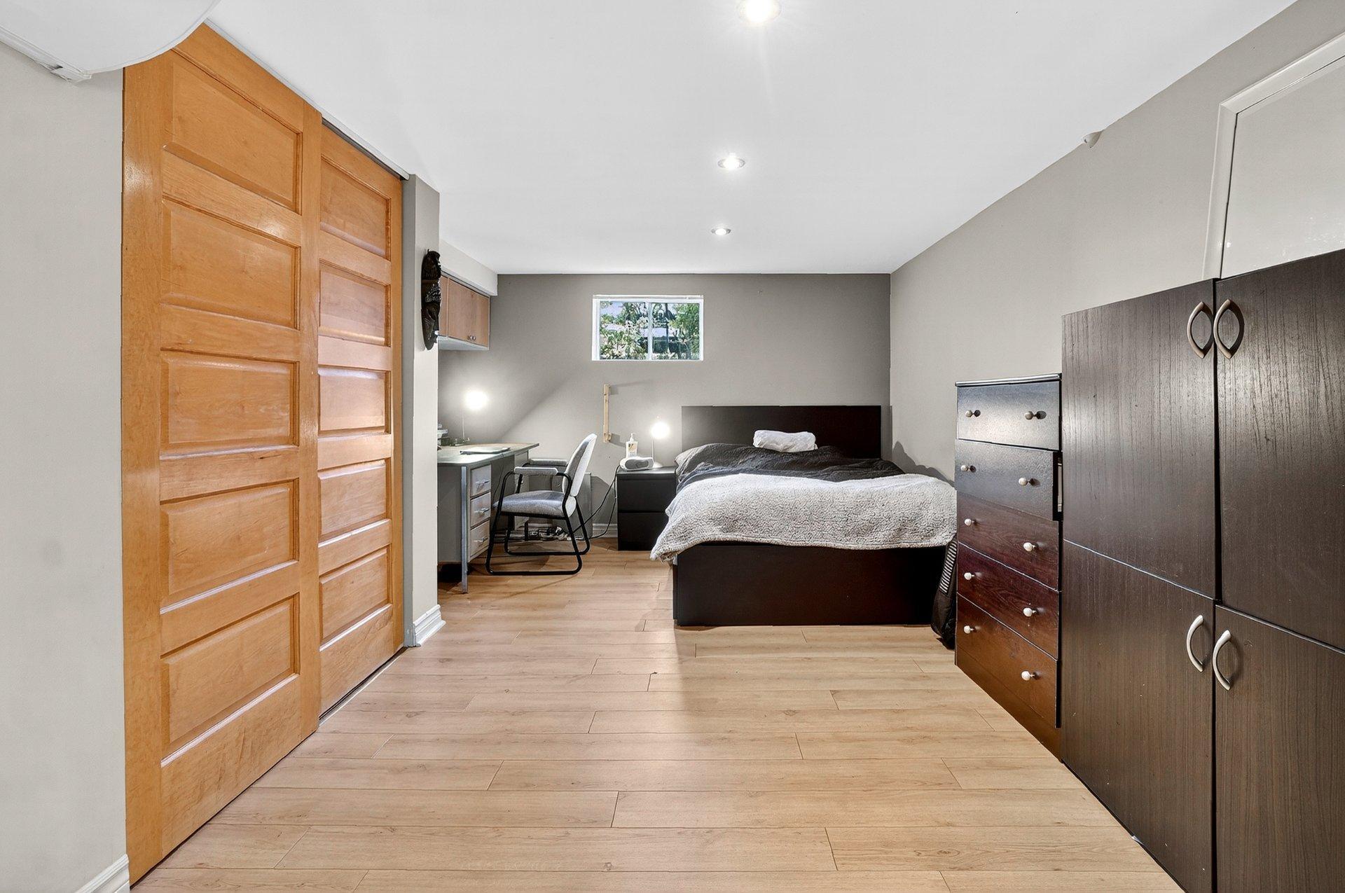 









8355


Rue Alphonse-Desjardins

,
Montréal (Saint-Léonard),




QC
H1P2V4

