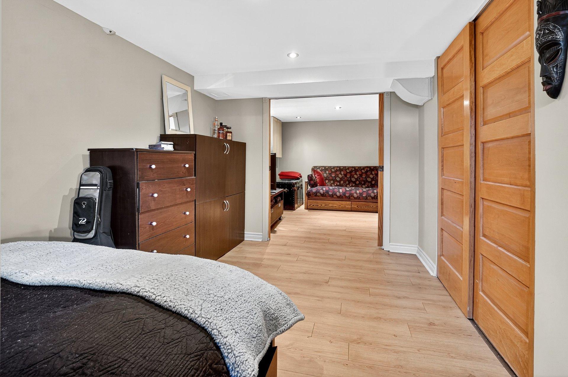 









8355


Rue Alphonse-Desjardins

,
Montréal (Saint-Léonard),




QC
H1P2V4


