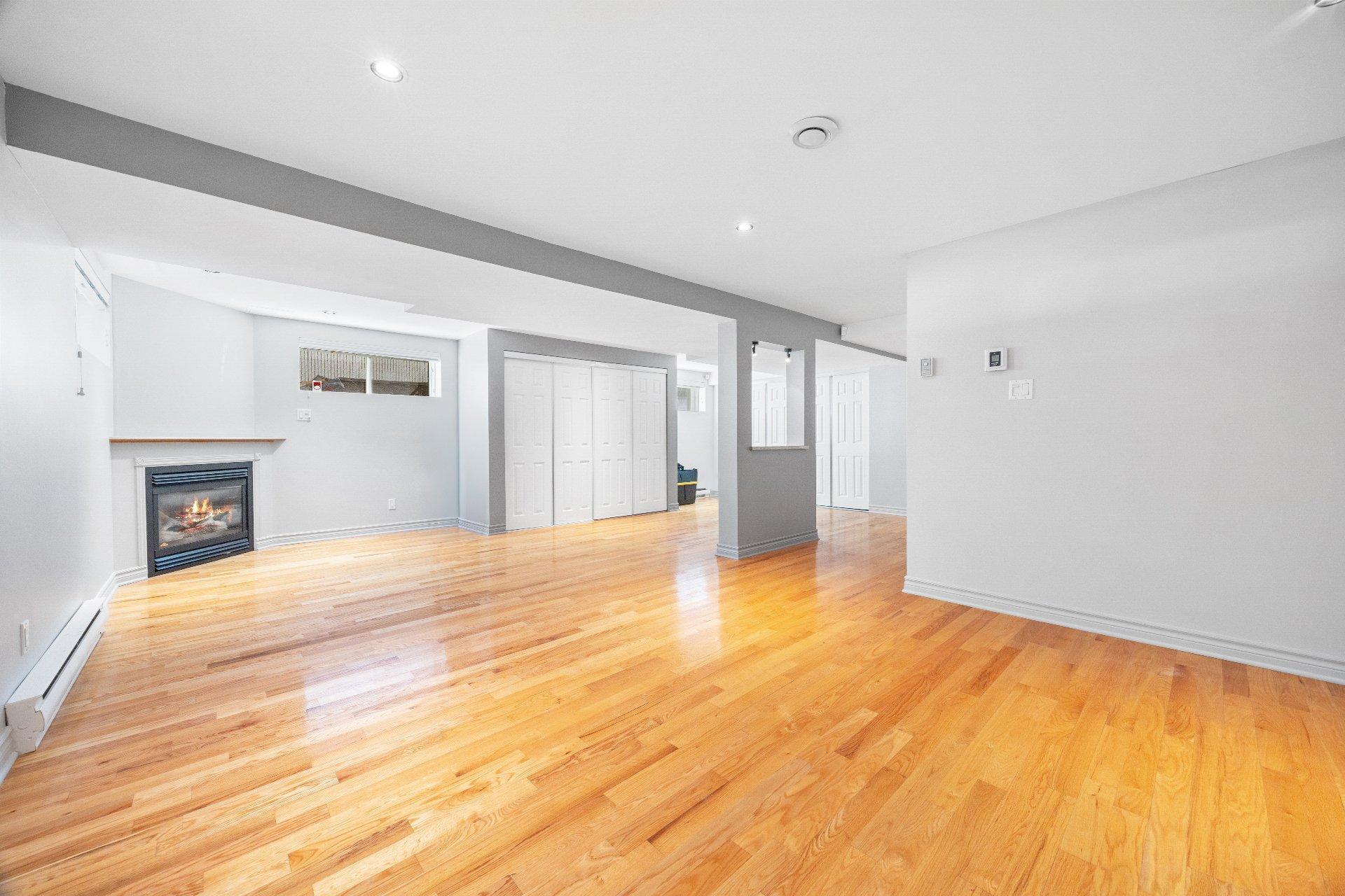 









125


Rue des Hérons

,
La Prairie,




QC
J5R6B6

