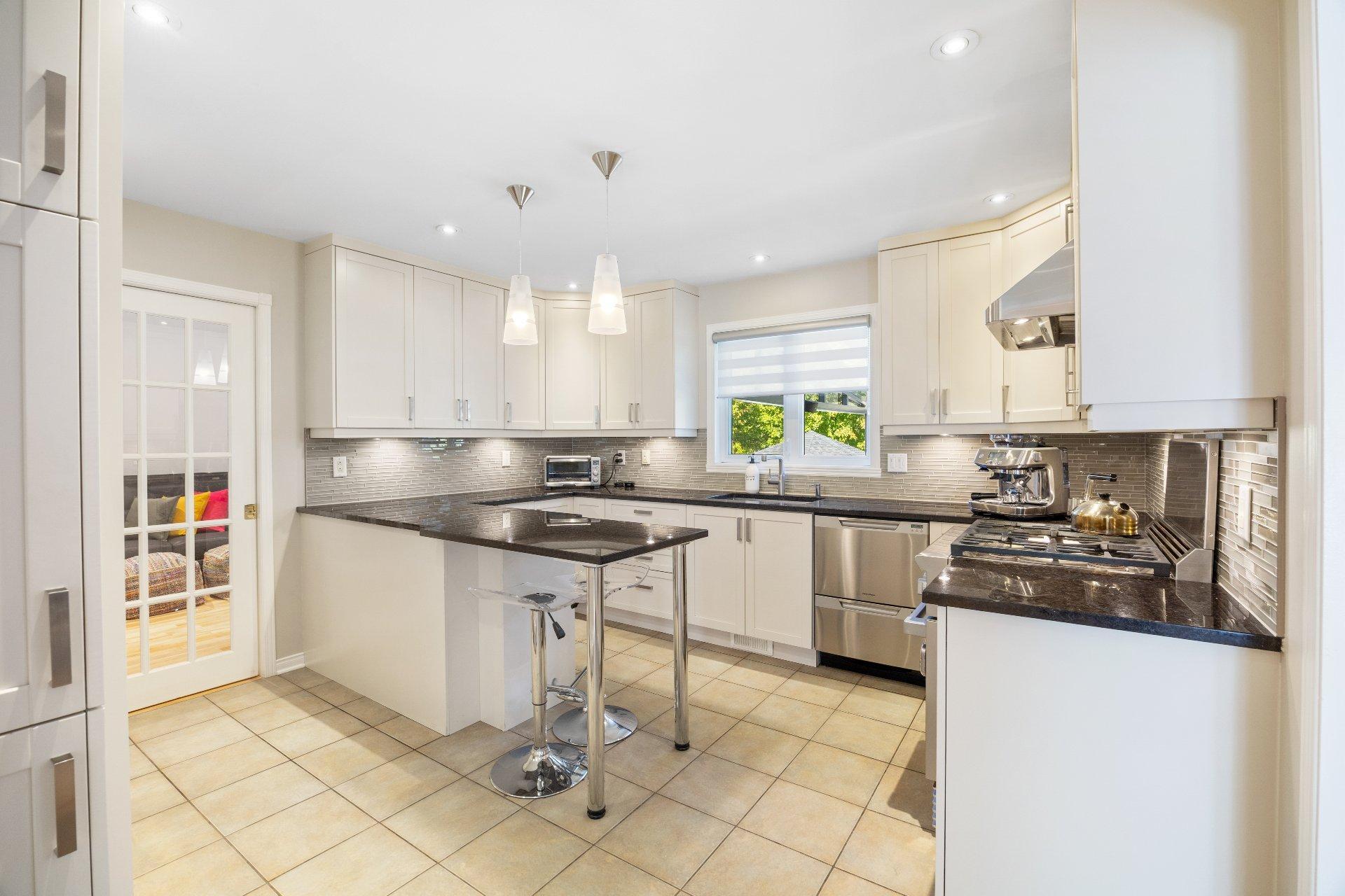 









125


Rue des Hérons

,
La Prairie,




QC
J5R6B6

