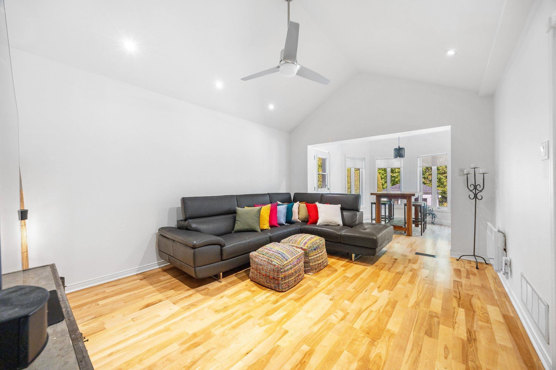 









125


Rue des Hérons

,
La Prairie,




QC
J5R6B6

