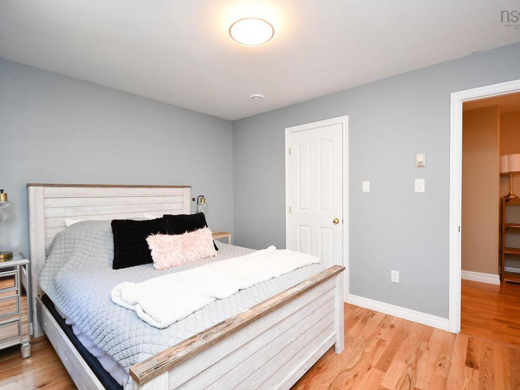 












53 Rivendale Drive

,
Beaver Bank,




NS
B4G 1B6

