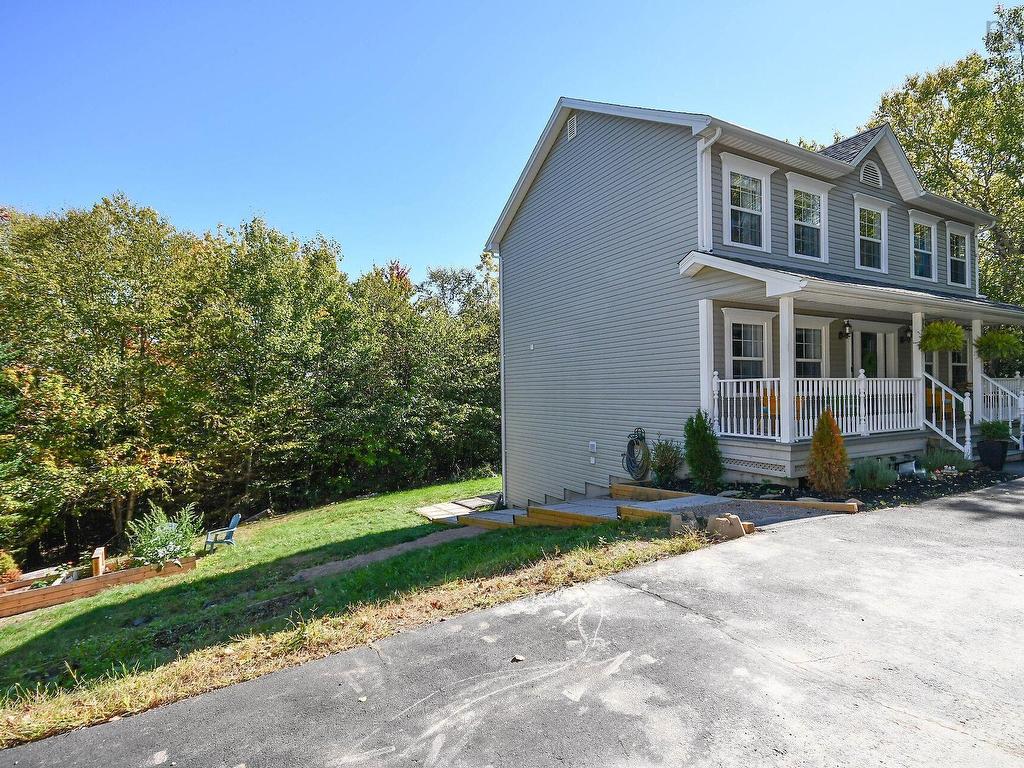 












53 Rivendale Drive

,
Beaver Bank,




NS
B4G 1B6

