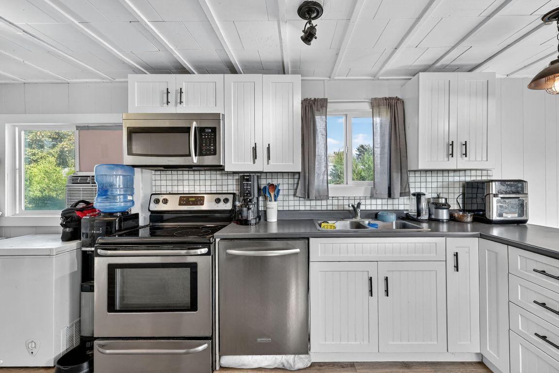 









8945


HWY 97N

, 34,
Kelowna,




BC
V4V 1E8

