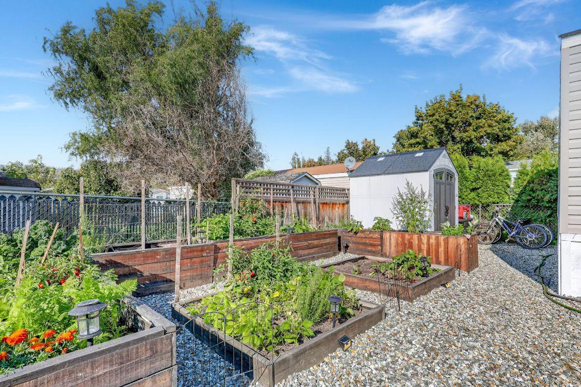 









8945


HWY 97N

, 34,
Kelowna,




BC
V4V 1E8

