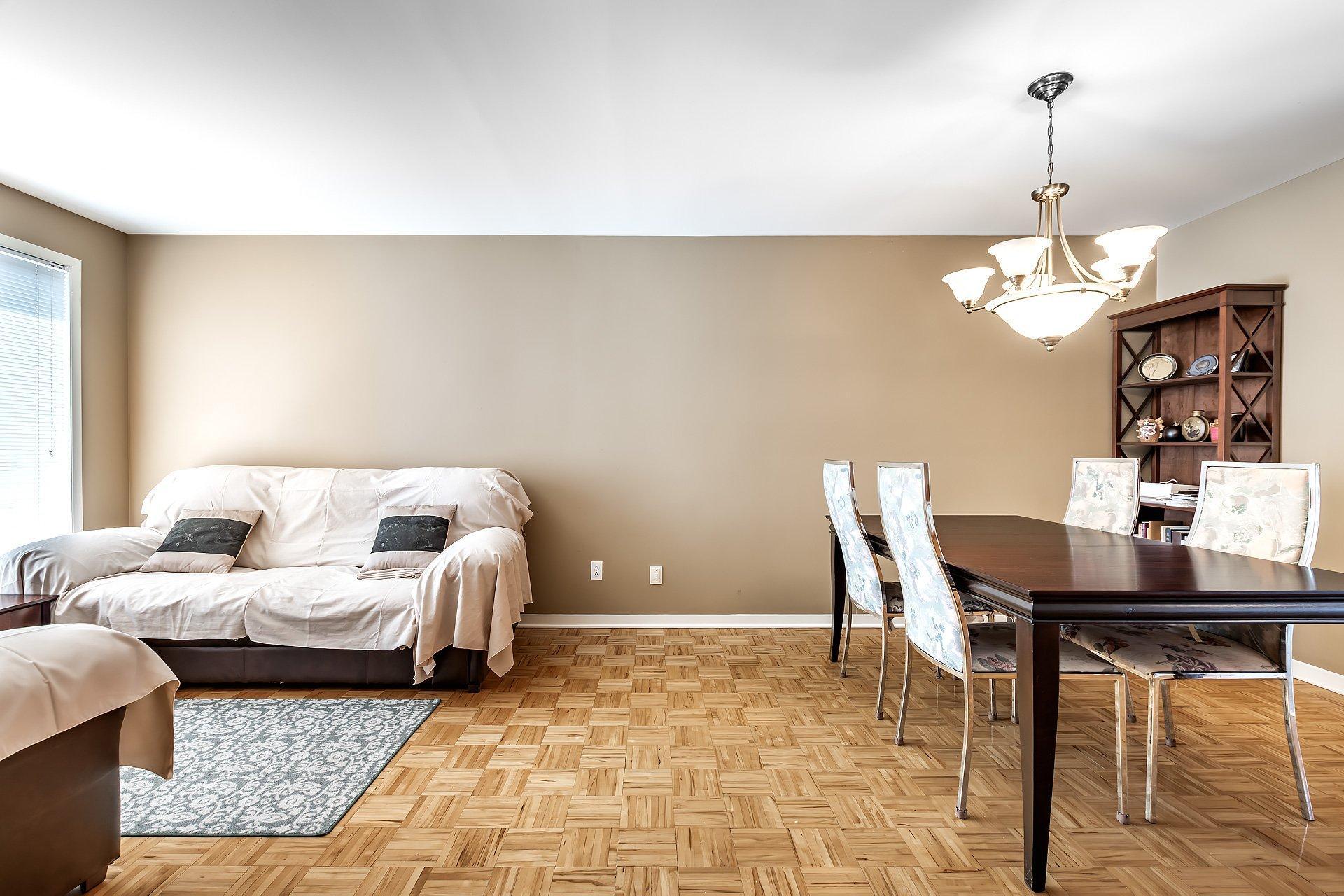 









438


Boul. Nobert

,
Longueuil (Le Vieux-Longueuil),




QC
J4J5L8

