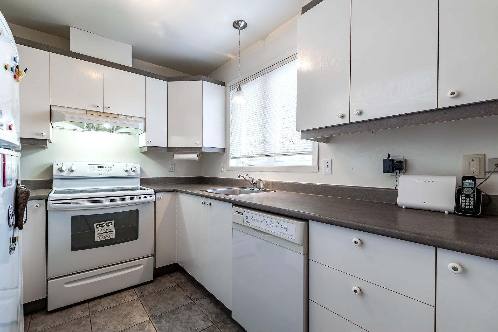 









438


Boul. Nobert

,
Longueuil (Le Vieux-Longueuil),




QC
J4J5L8

