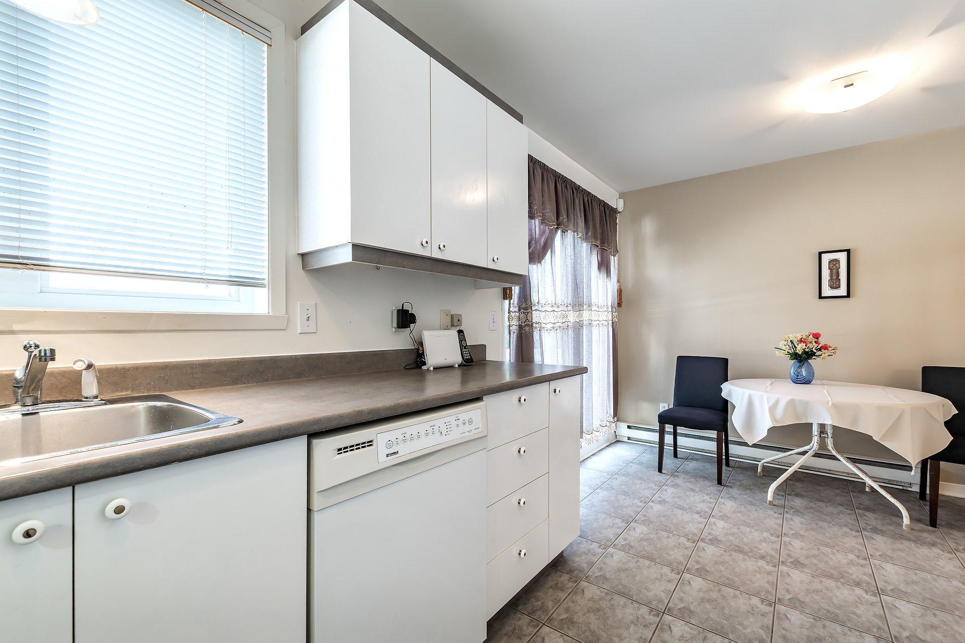 









438


Boul. Nobert

,
Longueuil (Le Vieux-Longueuil),




QC
J4J5L8

