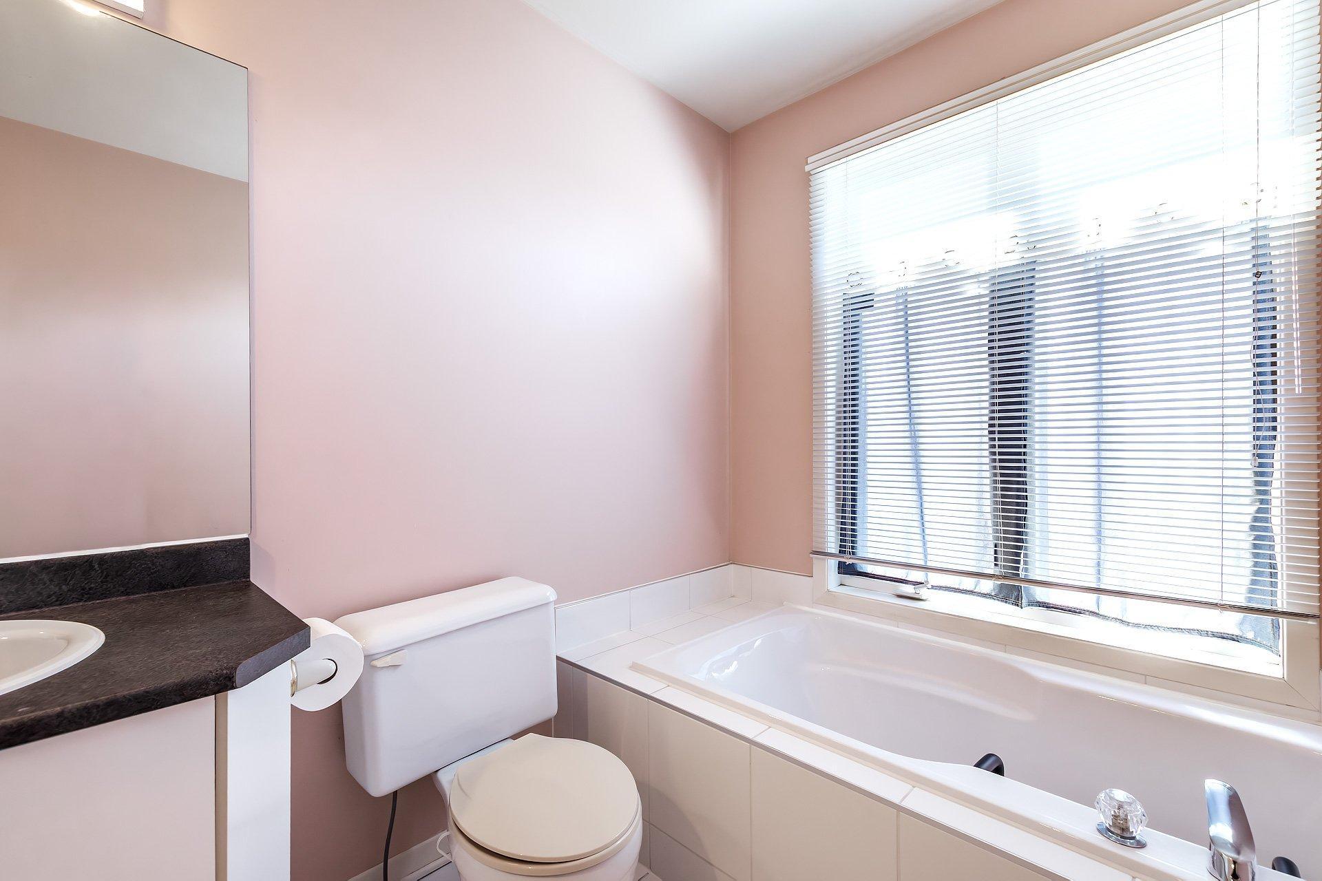 









438


Boul. Nobert

,
Longueuil (Le Vieux-Longueuil),




QC
J4J5L8

