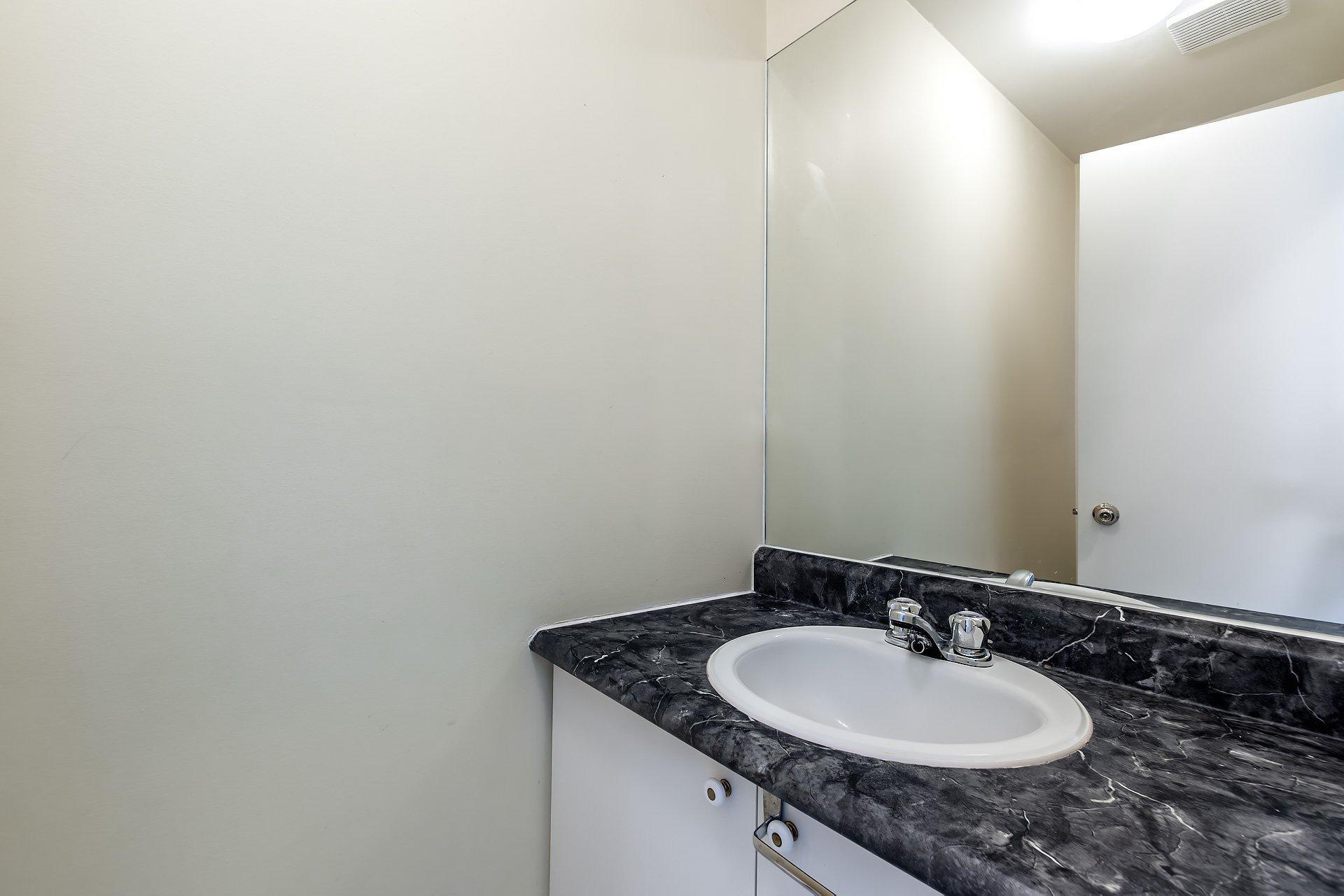 









438


Boul. Nobert

,
Longueuil (Le Vieux-Longueuil),




QC
J4J5L8

