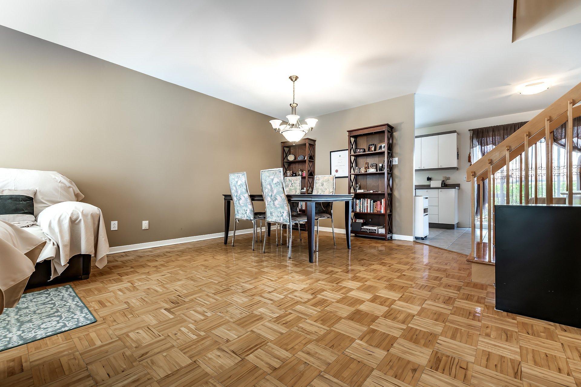 









438


Boul. Nobert

,
Longueuil (Le Vieux-Longueuil),




QC
J4J5L8


