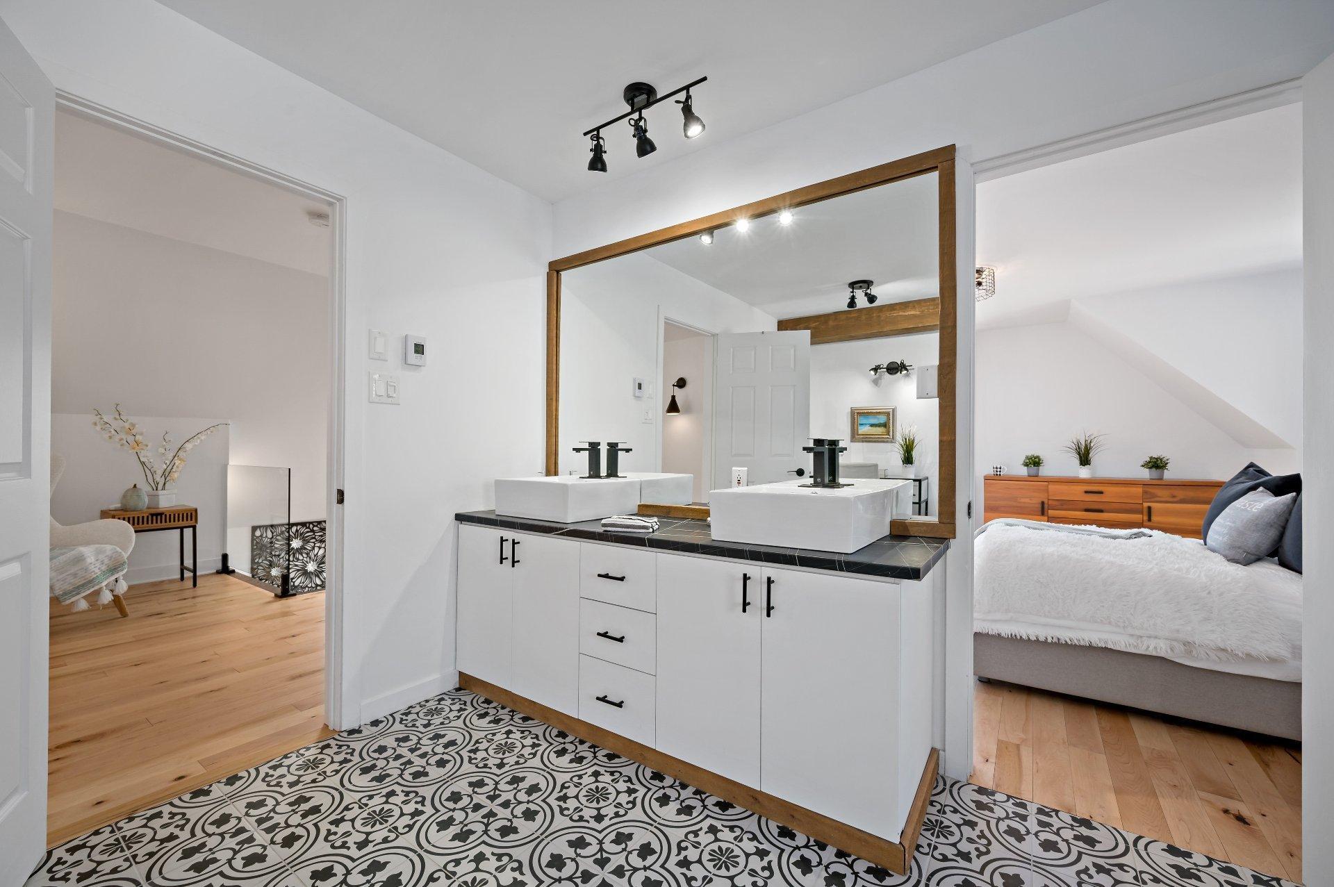 









22


Rue des Ardoises

,
Sainte-Agathe-des-Monts,




QC
J8C3N2

