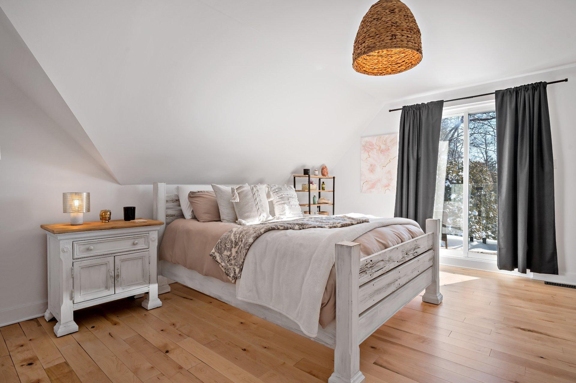 









22


Rue des Ardoises

,
Sainte-Agathe-des-Monts,




QC
J8C3N2

