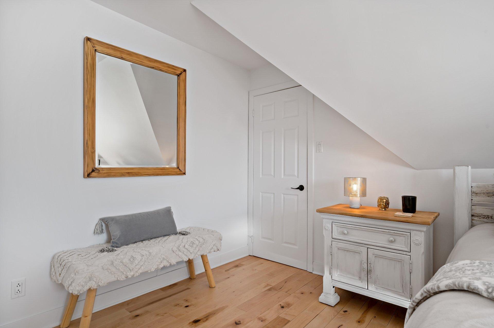 









22


Rue des Ardoises

,
Sainte-Agathe-des-Monts,




QC
J8C3N2

