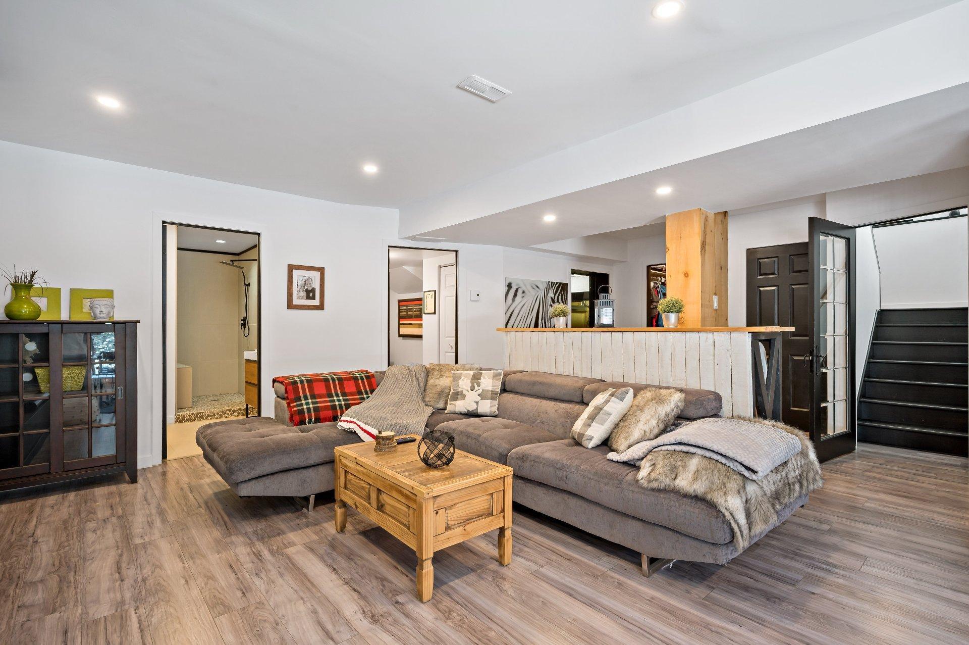 









22


Rue des Ardoises

,
Sainte-Agathe-des-Monts,




QC
J8C3N2

