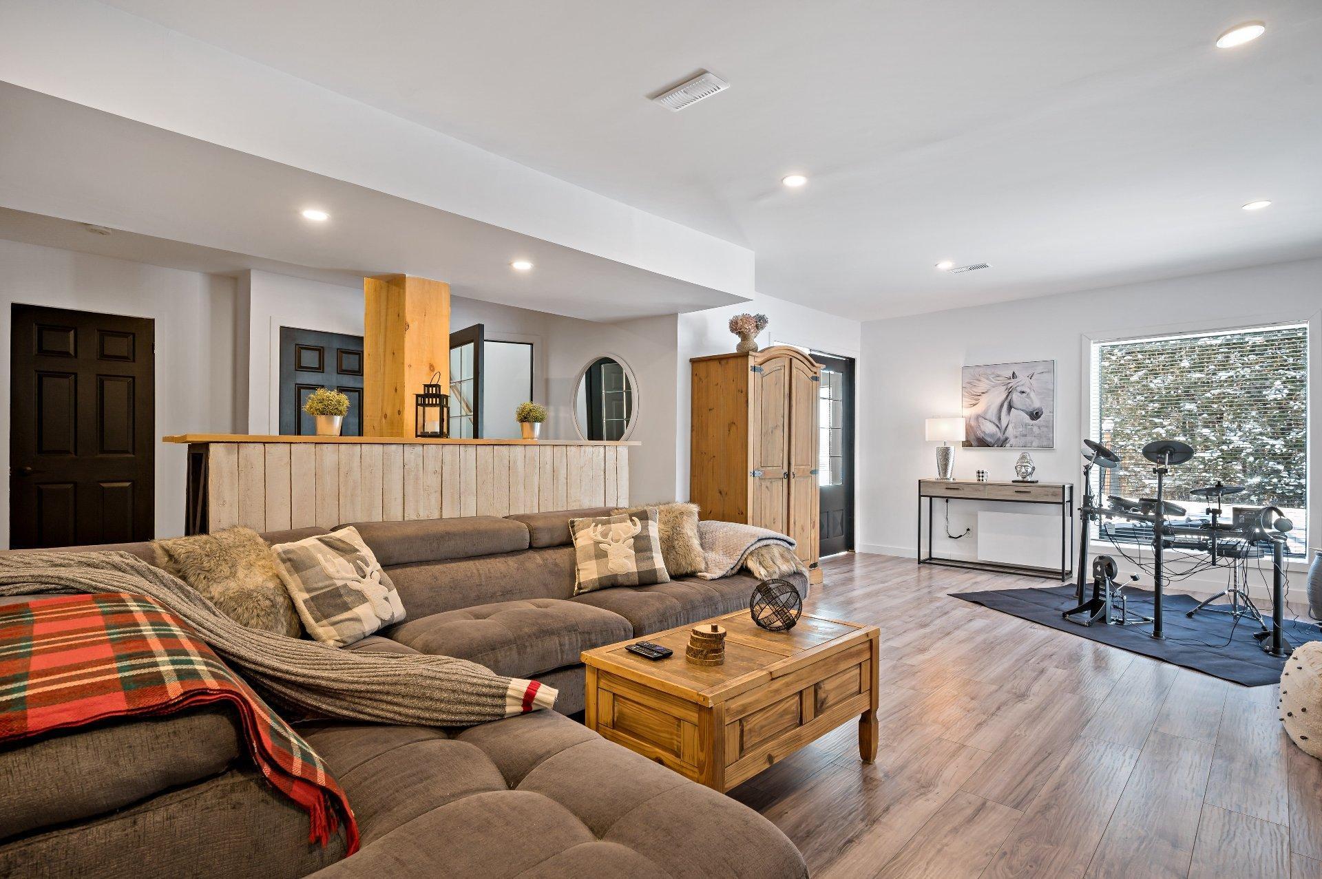 









22


Rue des Ardoises

,
Sainte-Agathe-des-Monts,




QC
J8C3N2

