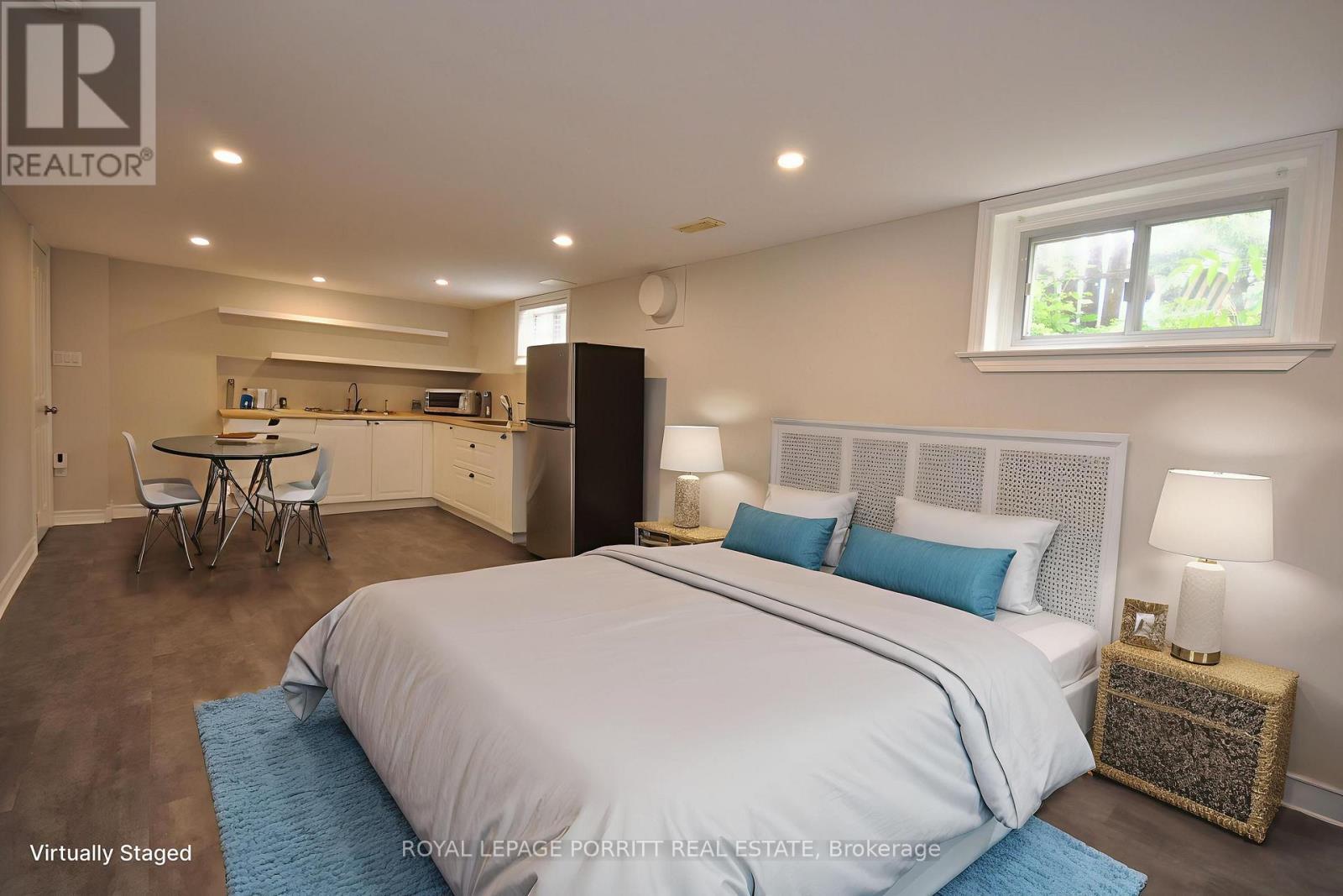 












B - 73 GORT AVENUE

,
Toronto,




Ontario
M8W3Y9

