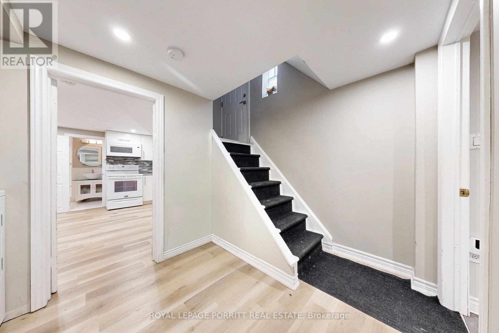 












B - 73 GORT AVENUE

,
Toronto,




Ontario
M8W3Y9

