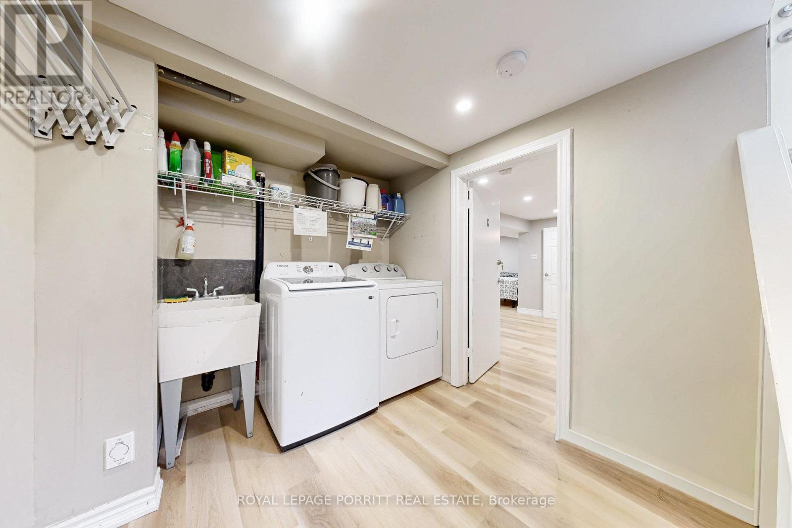 












B - 73 GORT AVENUE

,
Toronto,




Ontario
M8W3Y9

