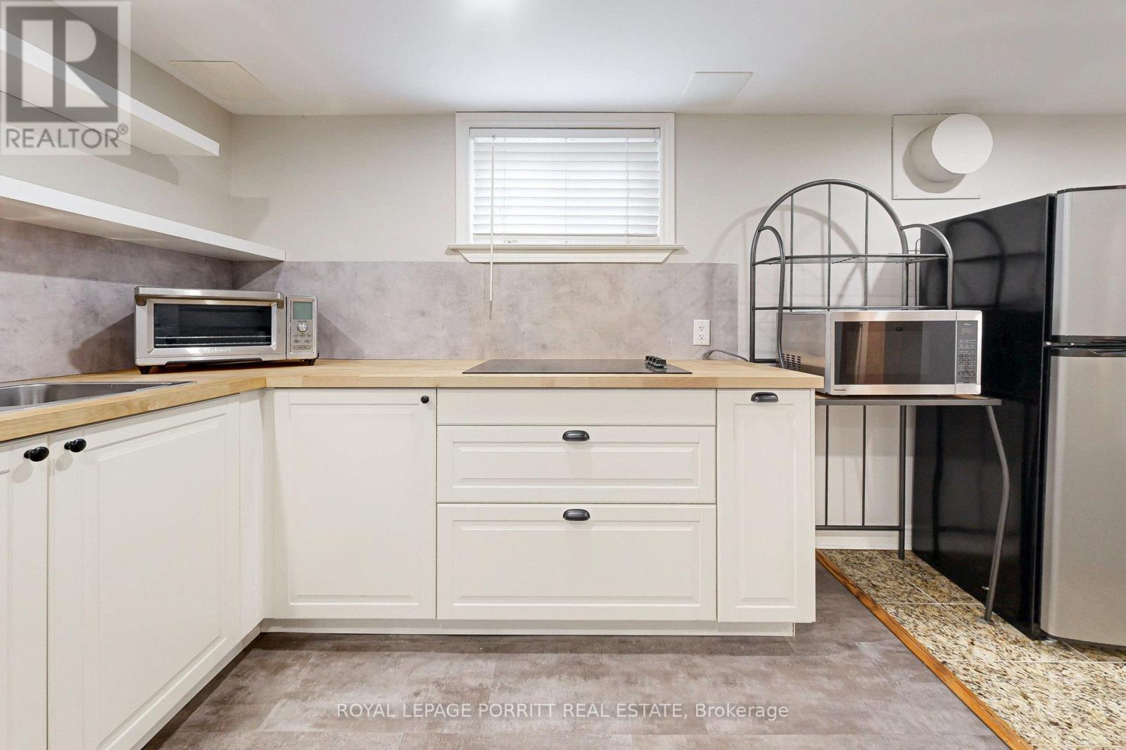 












B - 73 GORT AVENUE

,
Toronto,




Ontario
M8W3Y9

