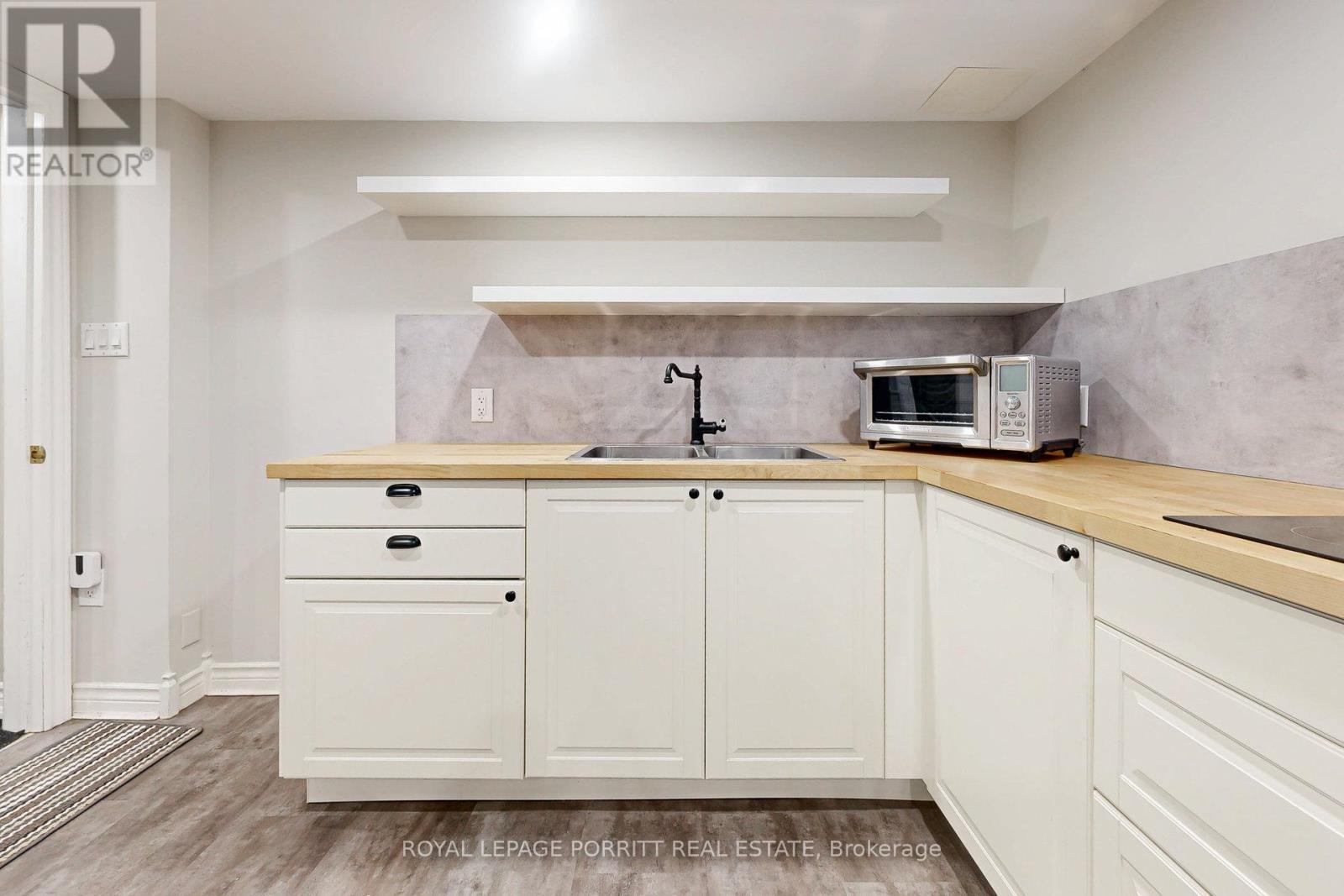 












B - 73 GORT AVENUE

,
Toronto,




Ontario
M8W3Y9

