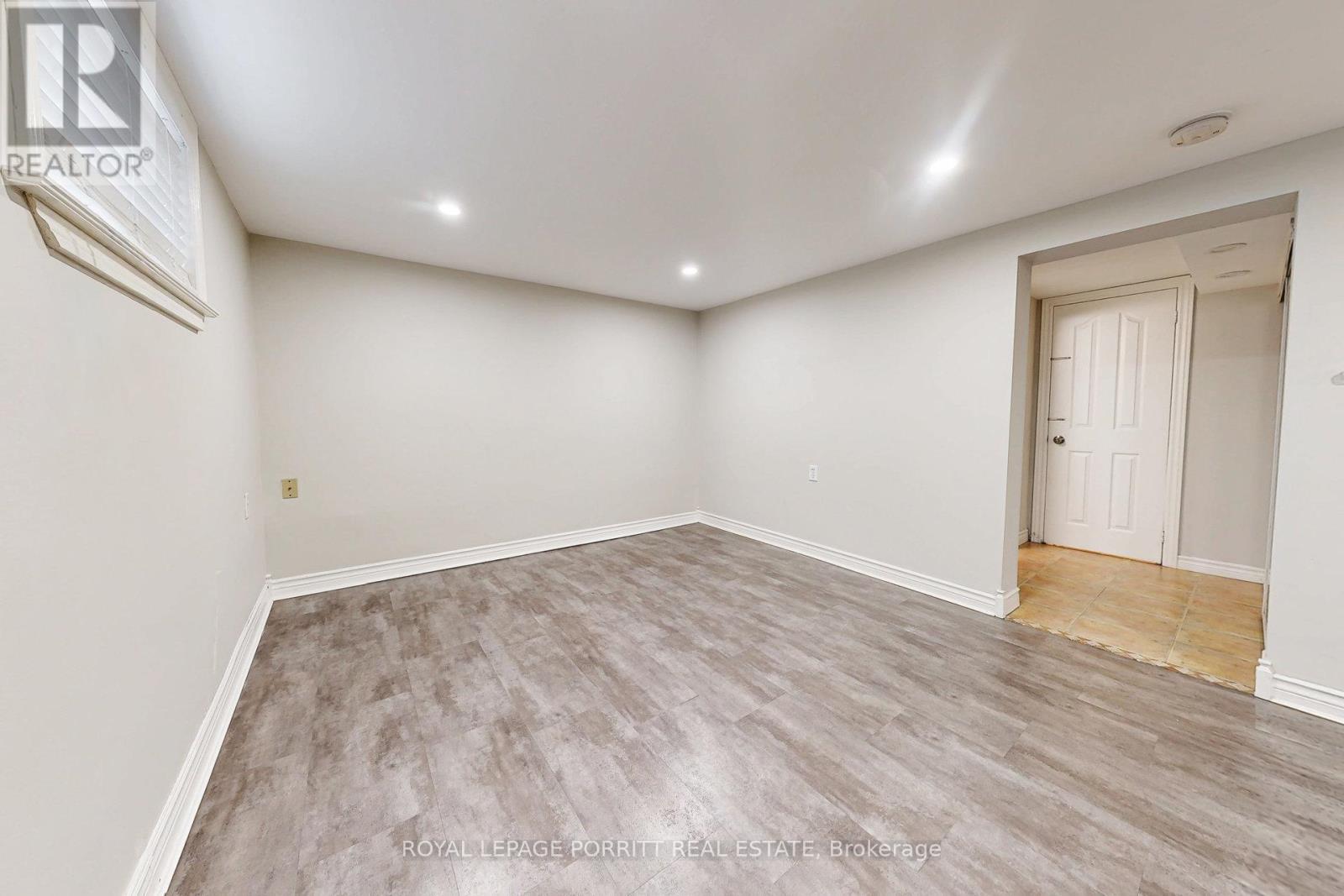 












B - 73 GORT AVENUE

,
Toronto,




Ontario
M8W3Y9

