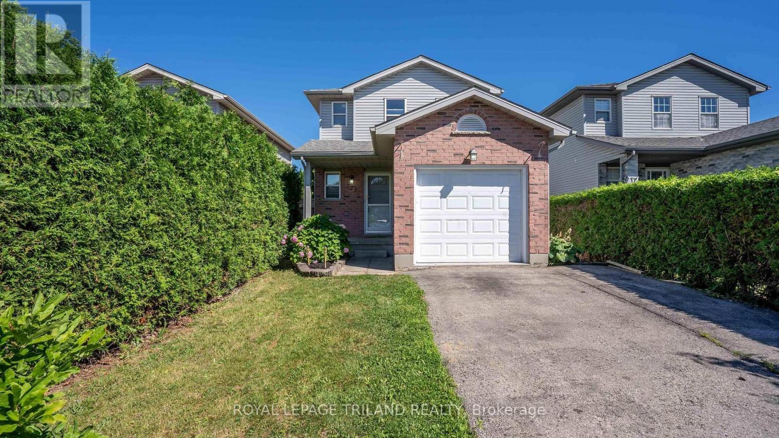 












223 SIMPSON CRESCENT

,
London East (East I),




Ontario
N5V5E1

