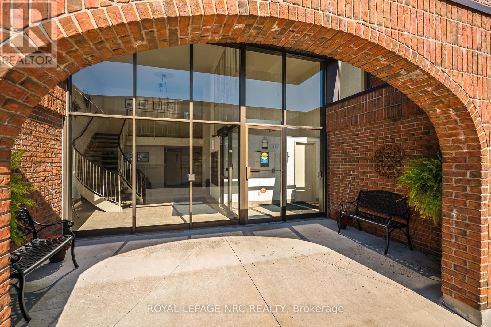 












201 - 276 OAKDALE AVENUE

,
St. Catharines (Oakdale),




Ontario
L2P3S5

