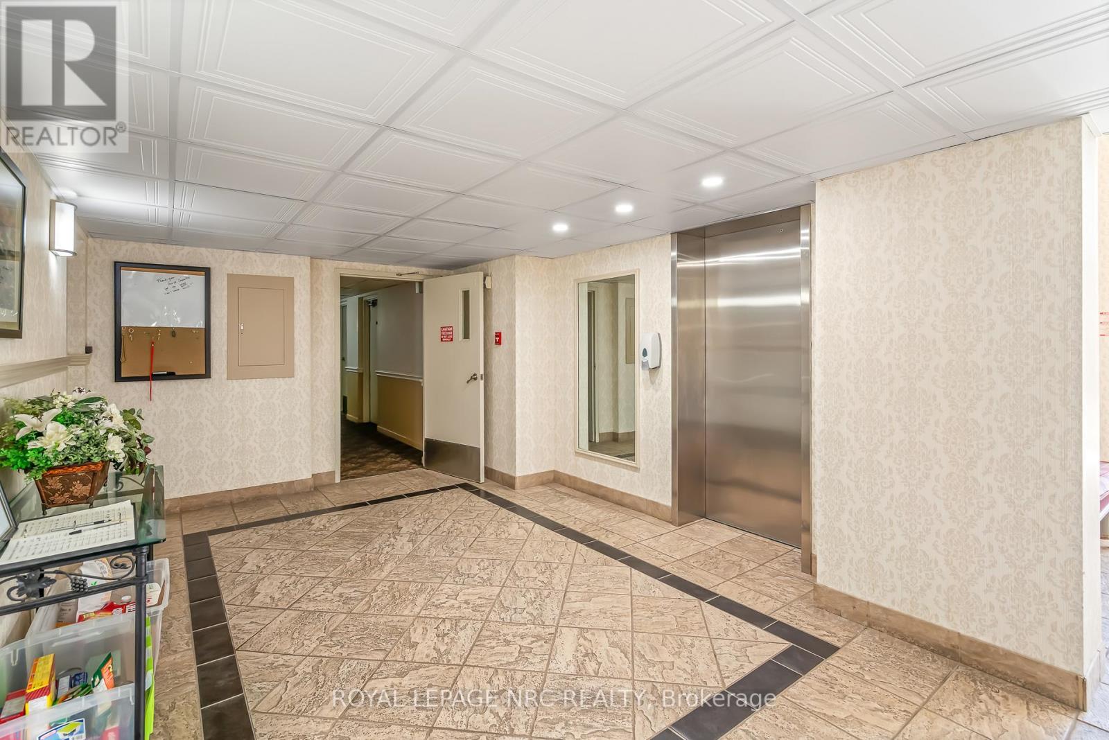 












201 - 276 OAKDALE AVENUE

,
St. Catharines (Oakdale),




Ontario
L2P3S5

