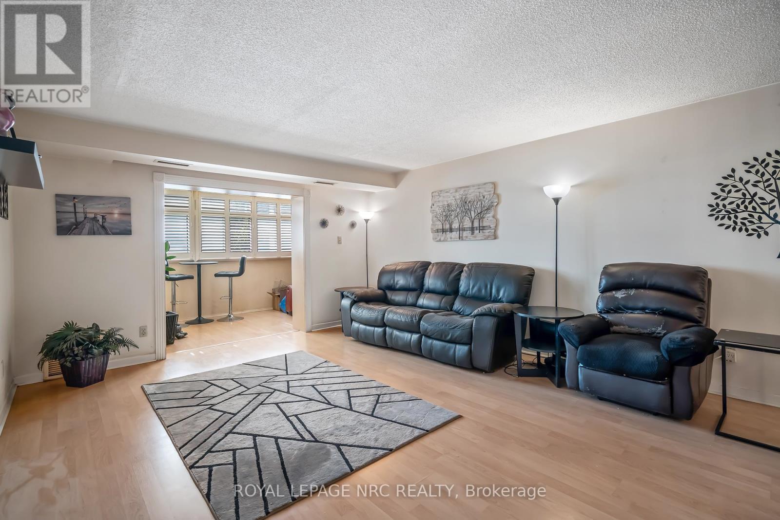 












201 - 276 OAKDALE AVENUE

,
St. Catharines (Oakdale),




Ontario
L2P3S5

