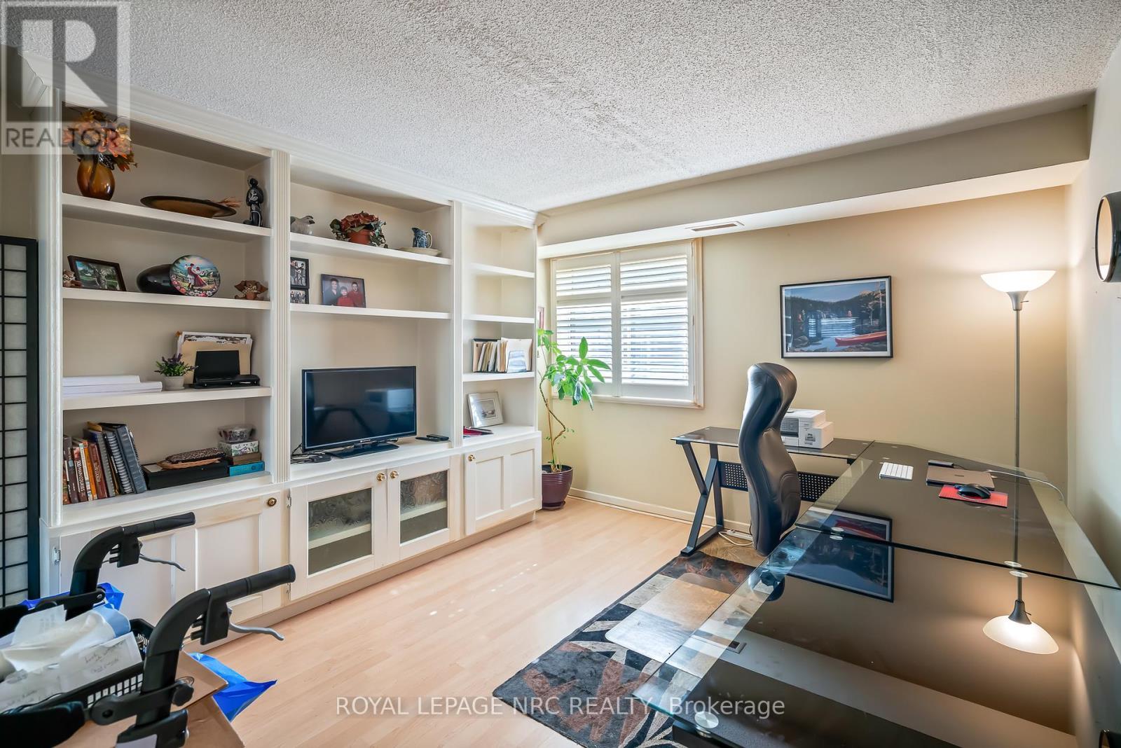 












201 - 276 OAKDALE AVENUE

,
St. Catharines (Oakdale),




Ontario
L2P3S5

