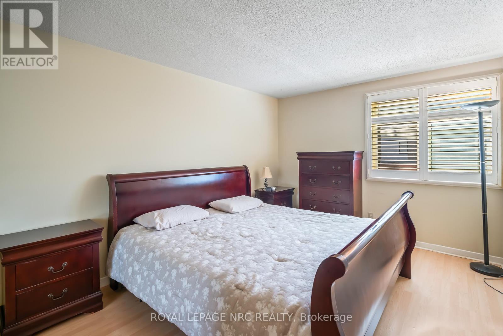 












201 - 276 OAKDALE AVENUE

,
St. Catharines (Oakdale),




Ontario
L2P3S5

