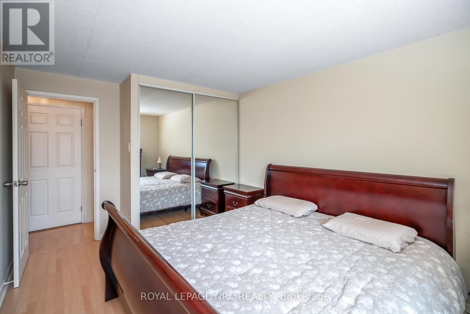 












201 - 276 OAKDALE AVENUE

,
St. Catharines (Oakdale),




Ontario
L2P3S5

