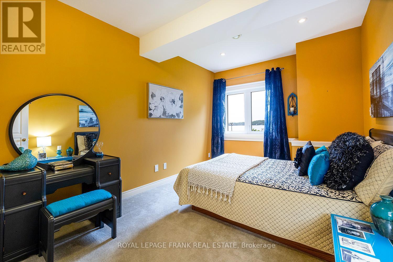 












24 GILSON POINT PLACE

,
Kawartha Lakes (Little Britain),




Ontario
K0M2C0

