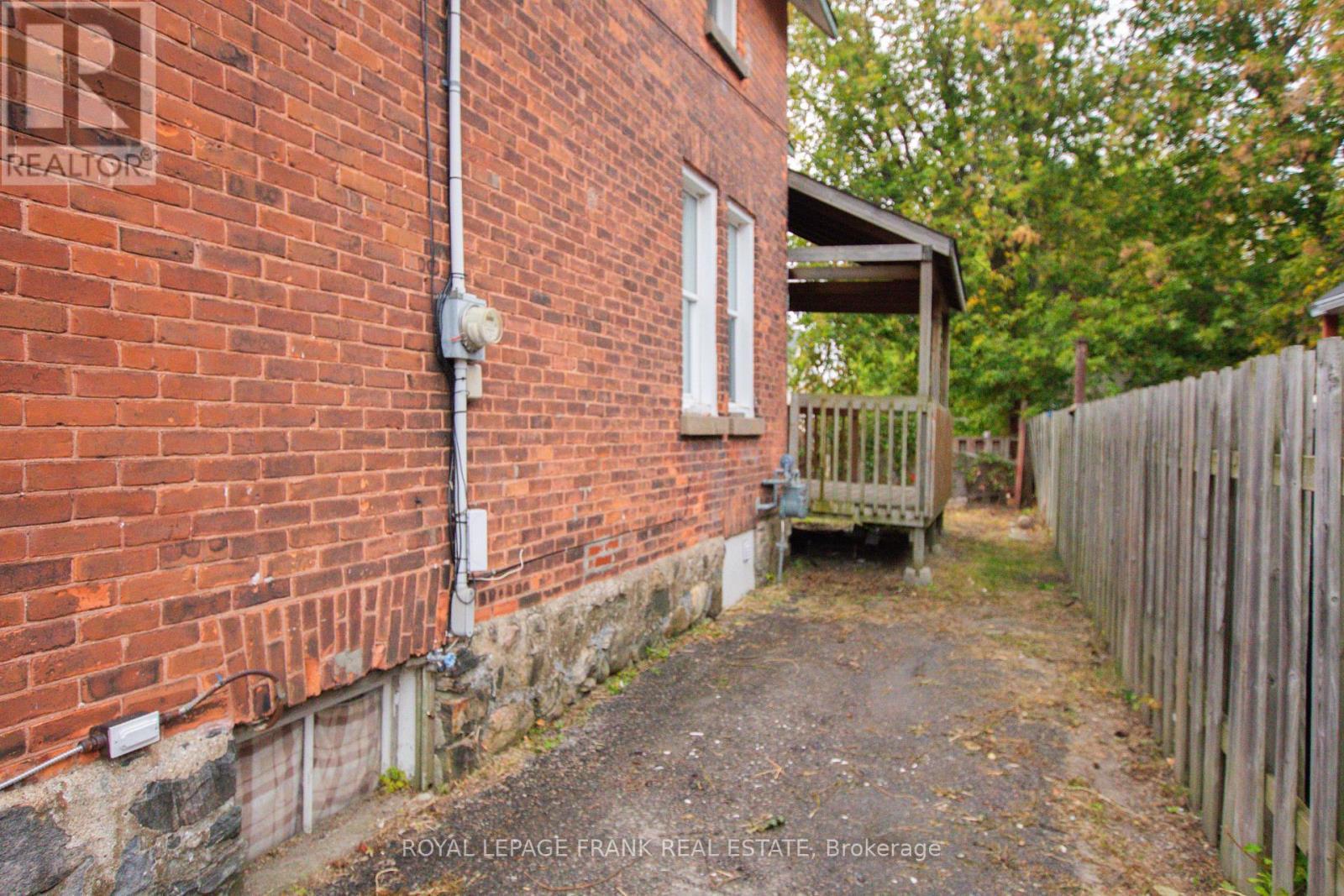 












340 REGINA STREET

,
North Bay (Central),




Ontario
P1B2J8

