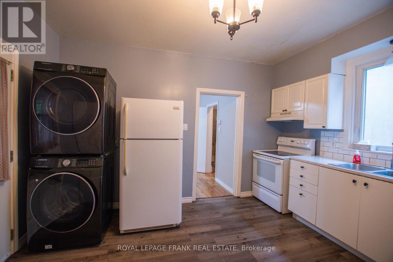 












340 REGINA STREET

,
North Bay (Central),




Ontario
P1B2J8

