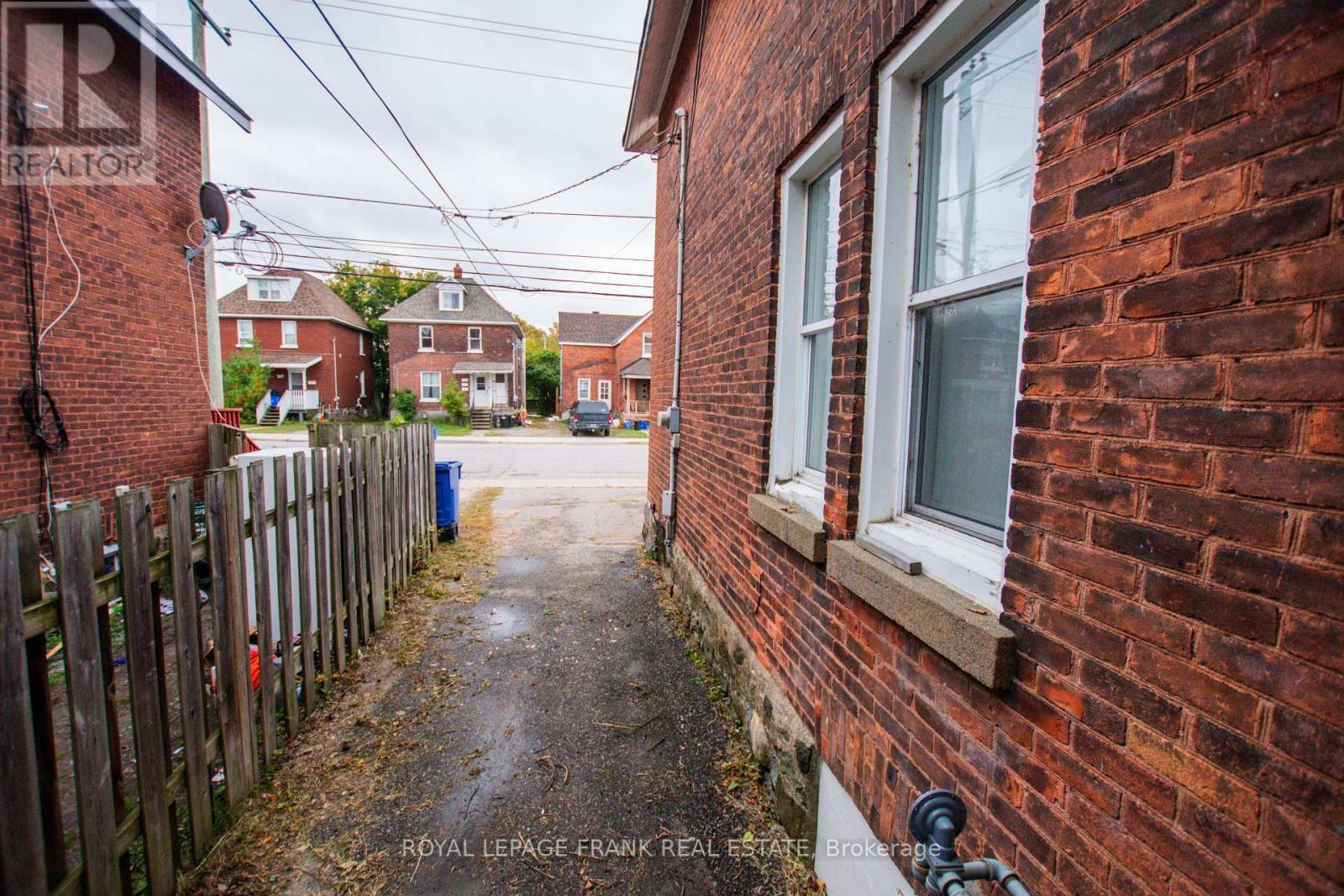 












340 REGINA STREET

,
North Bay (Central),




Ontario
P1B2J8

