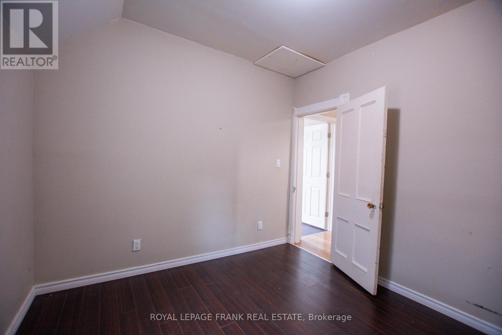 












340 REGINA STREET

,
North Bay (Central),




Ontario
P1B2J8

