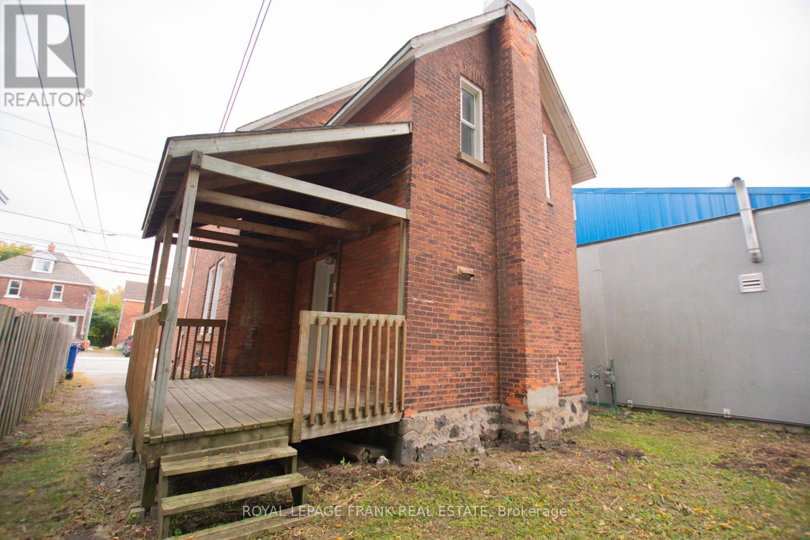 












340 REGINA STREET

,
North Bay (Central),




Ontario
P1B2J8

