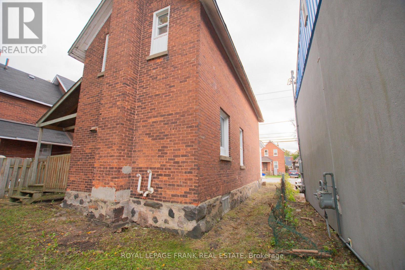 












340 REGINA STREET

,
North Bay (Central),




Ontario
P1B2J8


