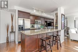 Kitchen & Breakfast Bar