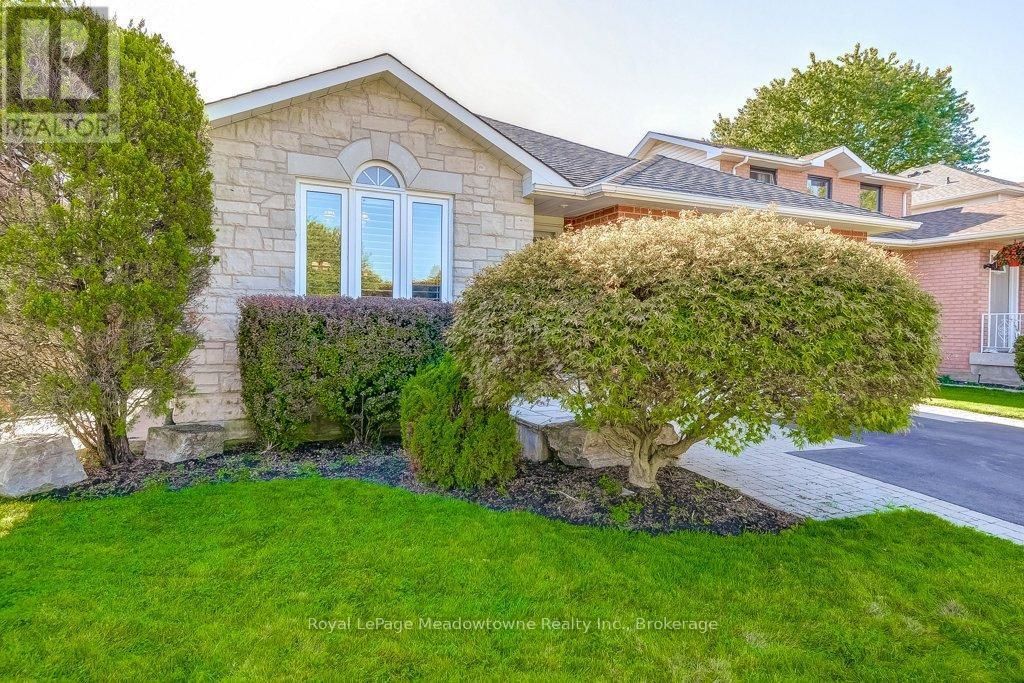 












61 DUNCAN AVENUE

,
Hamilton (Waterdown),




Ontario
L8B0H8

