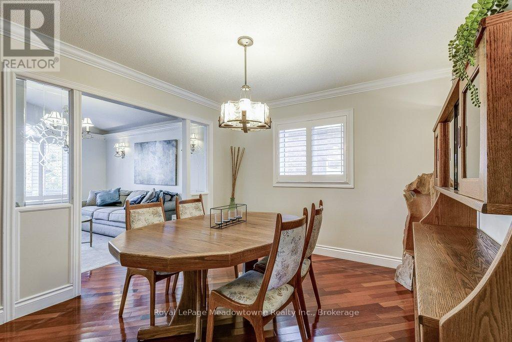 












61 DUNCAN AVENUE

,
Hamilton (Waterdown),




Ontario
L8B0H8

