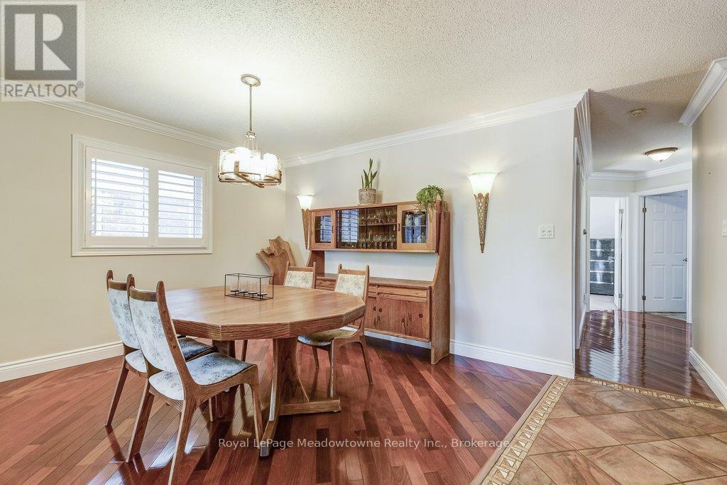 












61 DUNCAN AVENUE

,
Hamilton (Waterdown),




Ontario
L8B0H8

