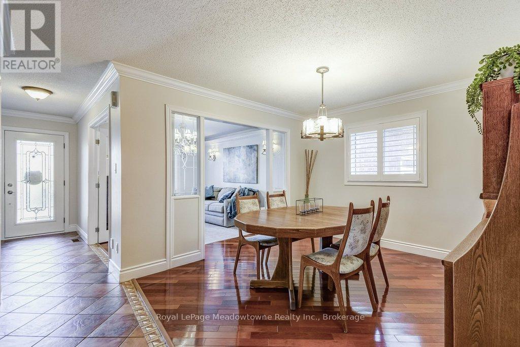 












61 DUNCAN AVENUE

,
Hamilton (Waterdown),




Ontario
L8B0H8

