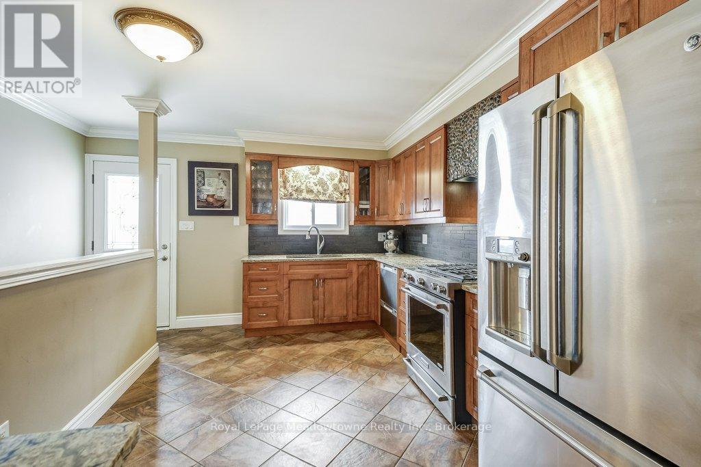 












61 DUNCAN AVENUE

,
Hamilton (Waterdown),




Ontario
L8B0H8

