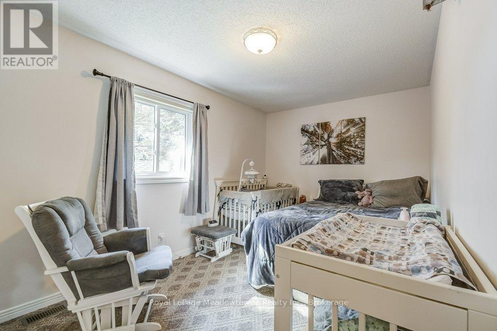 












61 DUNCAN AVENUE

,
Hamilton (Waterdown),




Ontario
L8B0H8

