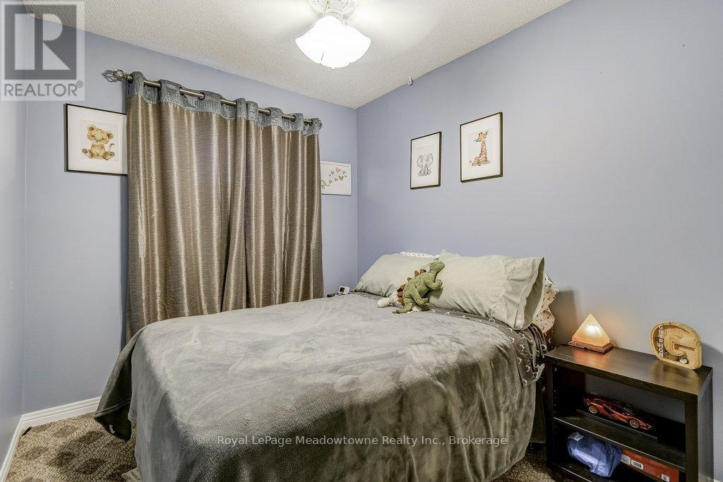 












61 DUNCAN AVENUE

,
Hamilton (Waterdown),




Ontario
L8B0H8

