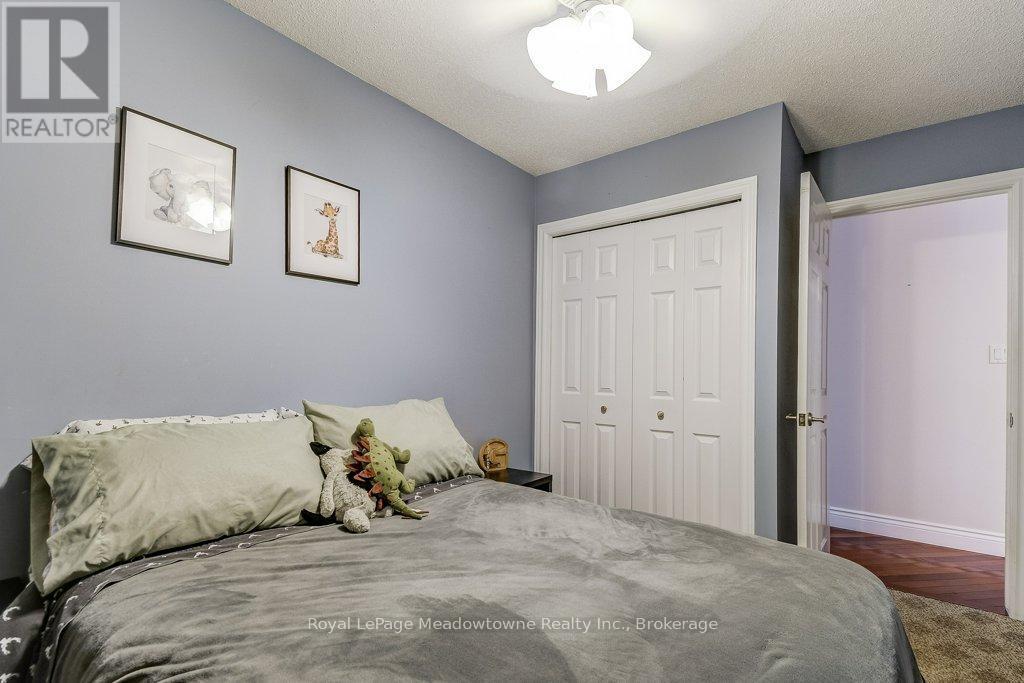 












61 DUNCAN AVENUE

,
Hamilton (Waterdown),




Ontario
L8B0H8

